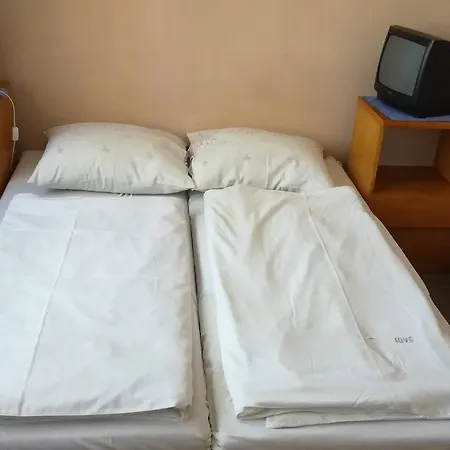 Kamyk 3*